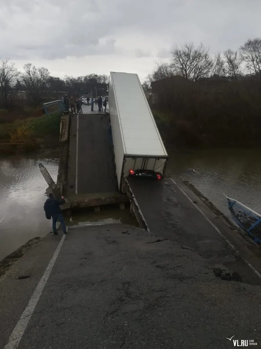 Приморский край село осиновка обрушение моста. Погода в осиновке сегодня. Погода в осиновке сегодня. Жургавань кемерово. Дтп в приморском крае за сутки.