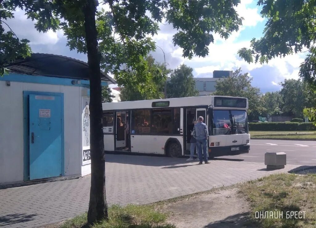 Остановка. Скрытые остановки в Белоруссии. Милиция. Ли на остановке.