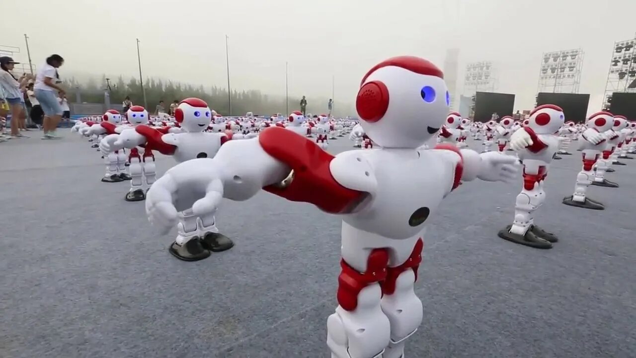 Танец роботов на играх будущего. Танцующий робот. Робот танцует. Танец робота. Китайские роботы танцоры.