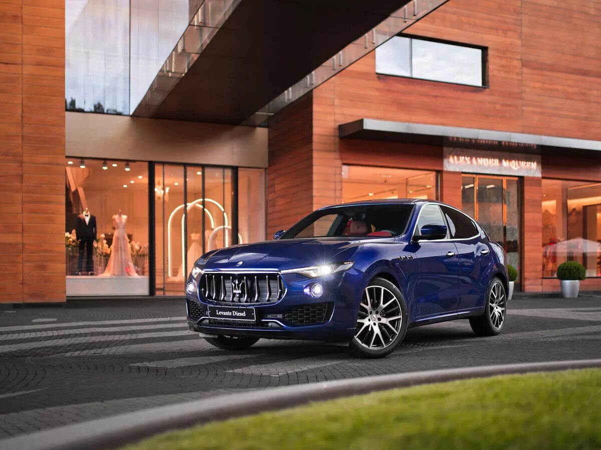 Новый Мазерати Леванте. Мазерати Леванте 2019 года. Мазерати 5 дв. Maserati Levante новый голубой. Купить мазерати леванте