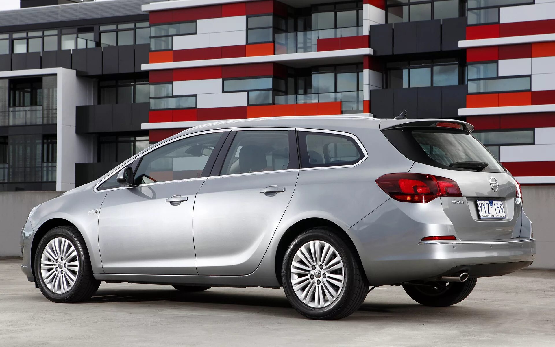 Opel Astra Sports Tourer 2012 универсал. Opel Astra Sports Tourer.