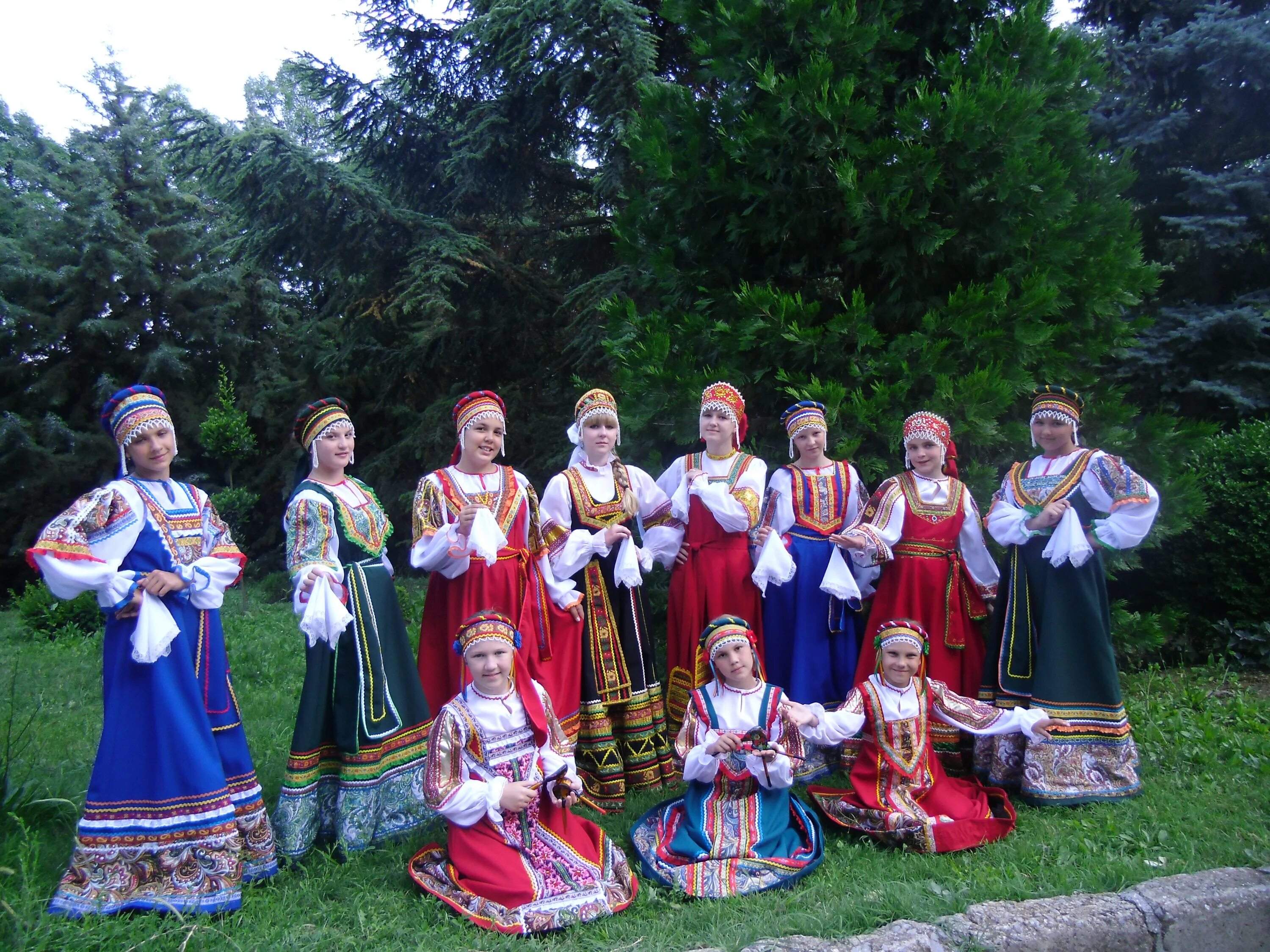 Прямая трансляция дк куйбышева. Слобода музыка. Ансамбль слобода киров. Горница ансамбль москва. Слобода музыка.