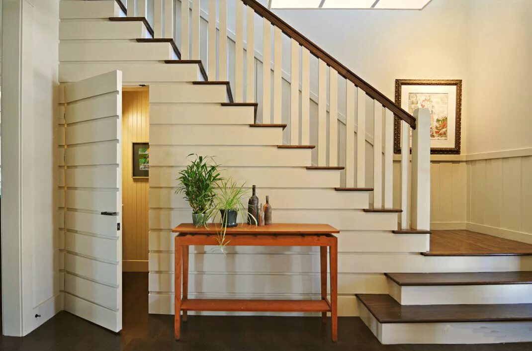 Как попасть на второй этаж. Лестница в доме. Лестница в частном доме. Современная деревянная лестница. Лестница в интерьере.