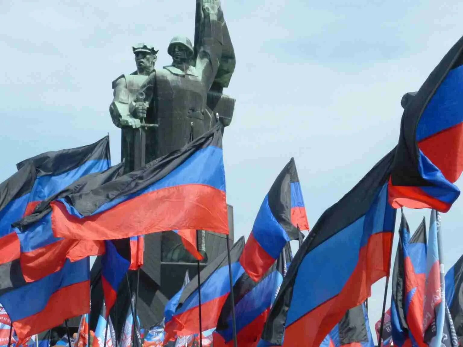 Днр 11. Жители днр фото. Днр 11. 11 мая день республики. Поаздновпния дня республики днр.