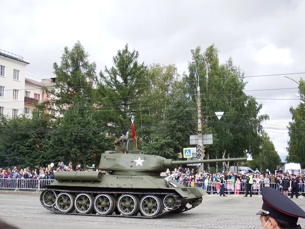 Уралвагонзавод Нижний Тагил танки. Нижний Тагил город танкостроения. Нижний Тагил ВОВ. Фото с парада 9 мая в Нижнем Тагиле с автомашиной автоцеха НТМК. Танковое мероприятие