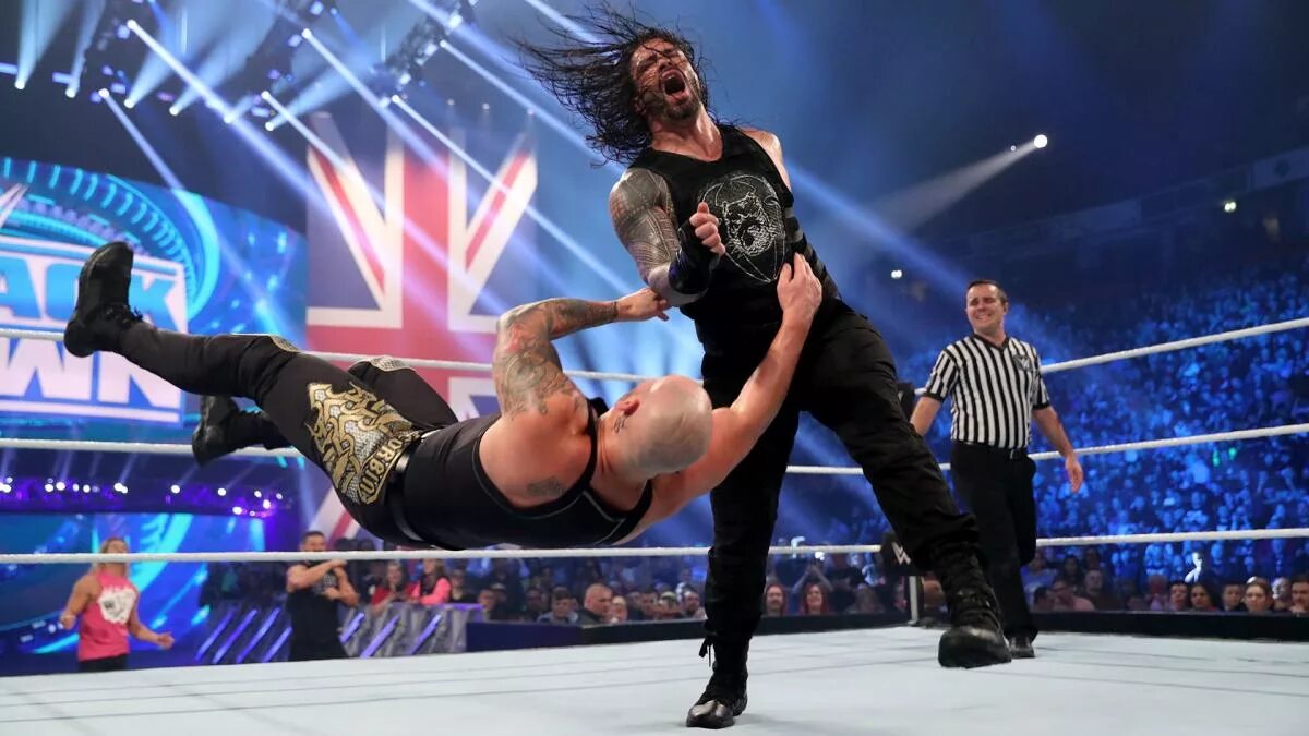 Реслинг смекдаун. Реслинг wwe smackdown. roman reigns vs king corbin wwe tlc 2019. wwe smackdown restler.