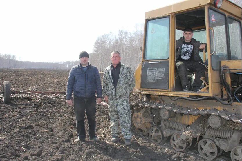 Рп 5 новосибирская. Ночка Венгеровский район. Деревня ночка Венгеровский район. Профессия механизатор сельского хозяйства.