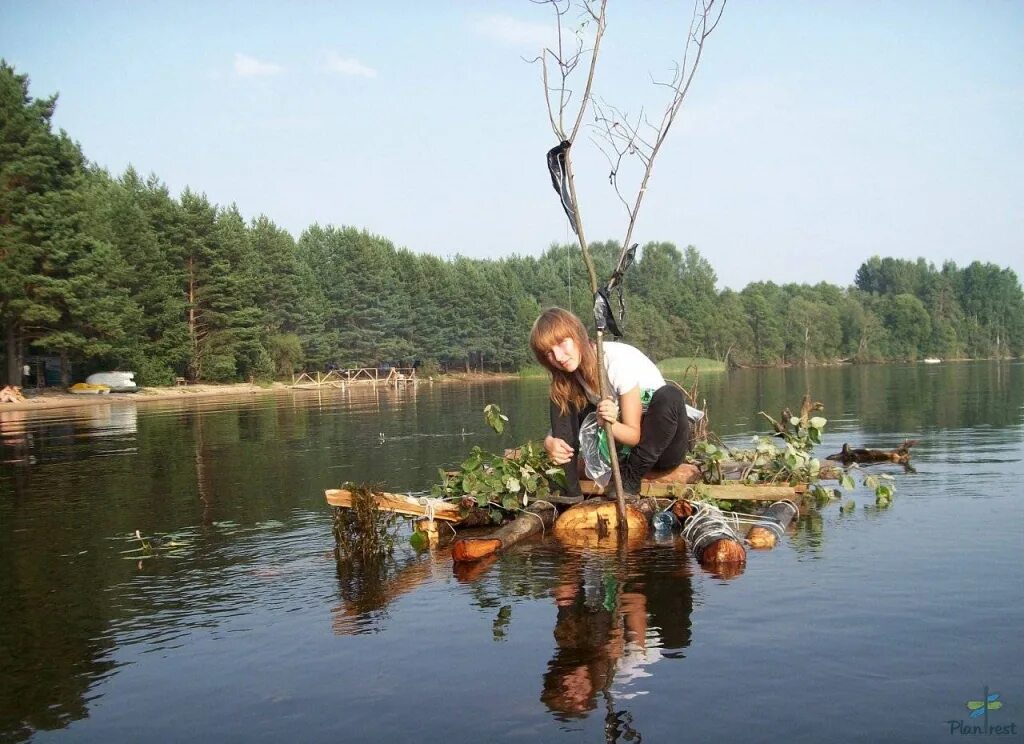 Включи маленький плот. Плот. На маленьком плоту. Плот на пруду. Плот маленький плот.