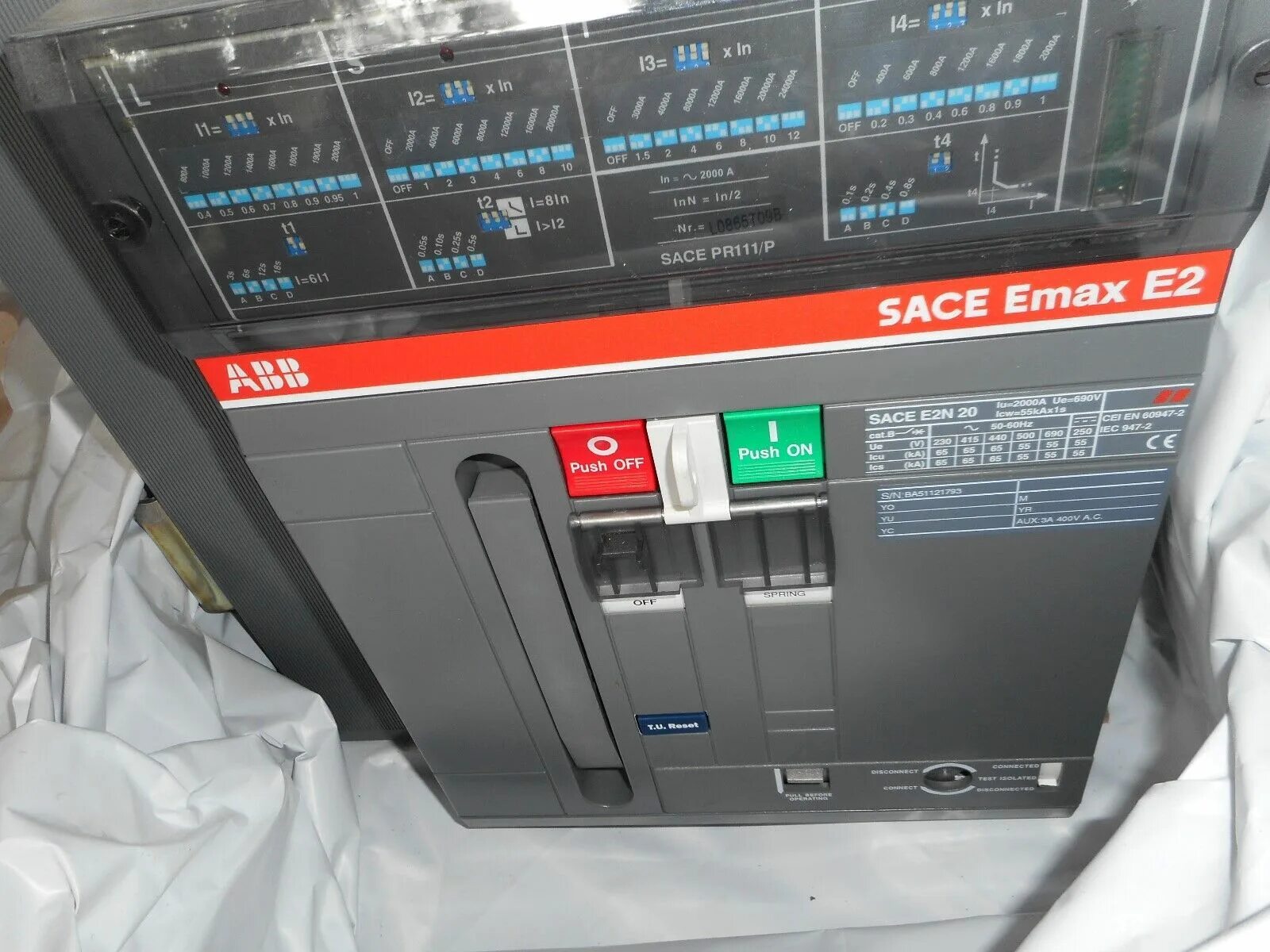 Emax 2. Выключатель abb sace emax 2. abb sace emax e2.1600а sace e2.2s ручной взвод. abb sace e2.2n 2000 с ключом безопасности. abb circuit breaker accessory 3b84.