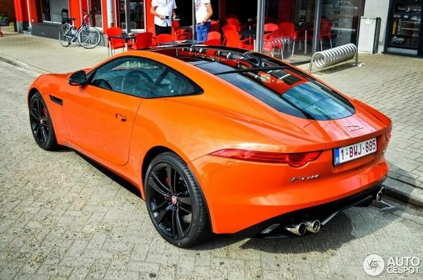 Jaguar f-type svr. Оранжевый ягуар. Оранжевый ягуар. Оранжевый ягуар. Ягуар ф тайп 2018.