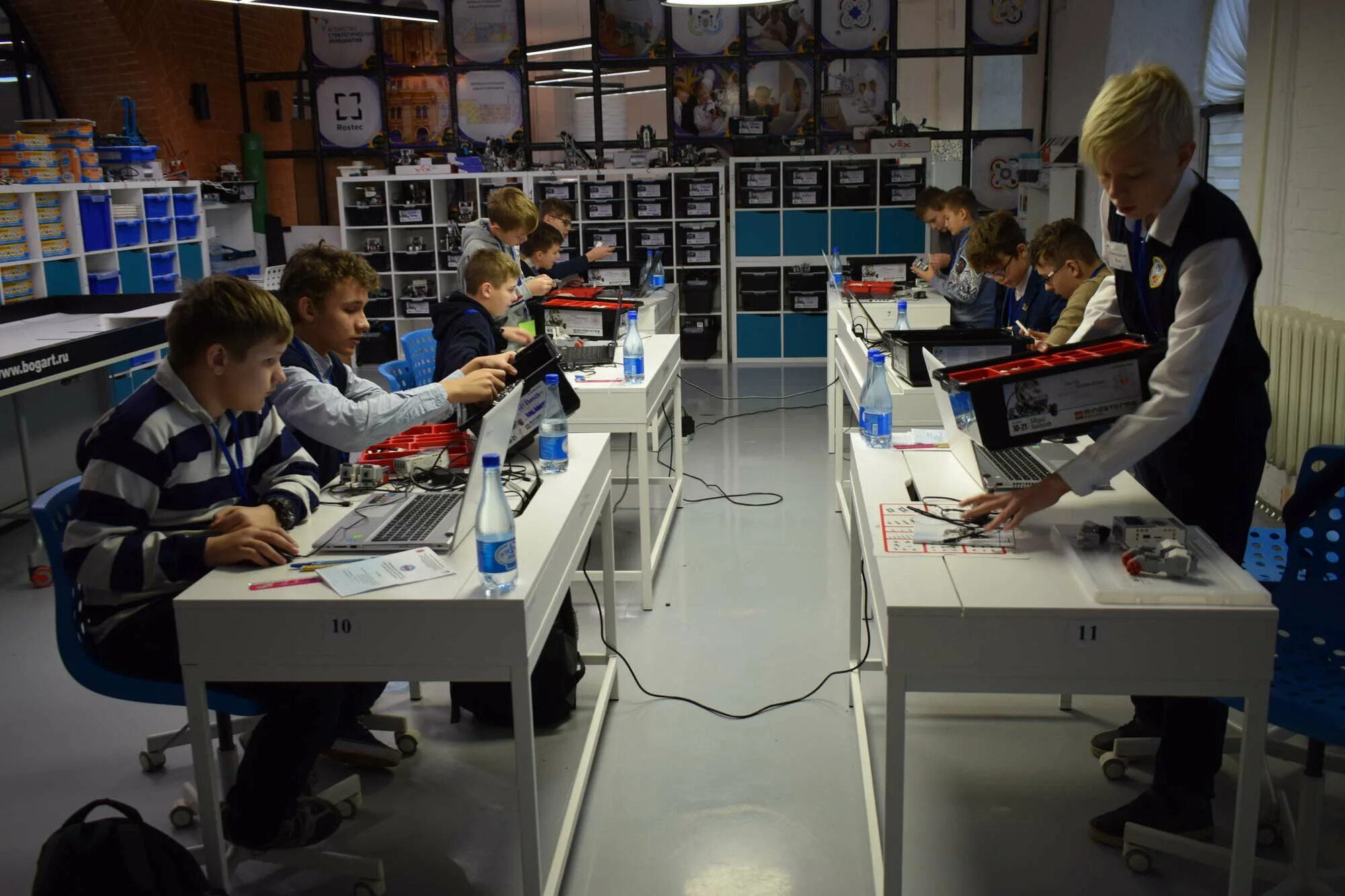 Мастер класс робототехника. Класс робототехники. Класс робототехники. Кабинет по робототехнике. Класс робототехники.