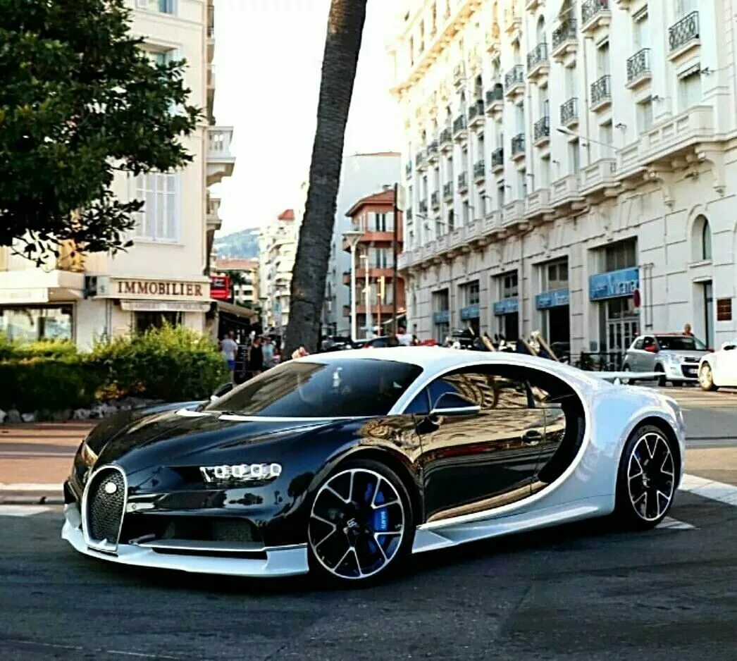 Машина bugatti chiron. Бугатти ЧИРОН. Бугатти Шерон. Бугатти Вейрон 2018. Машина Бугатти Шерон.