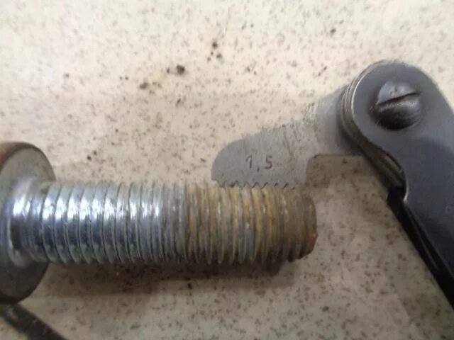 Болт крепления суппорта газель некст. Болт тормозного суппорта акцент. Боль заднего суппорта джетта. Болт направляющей заднего суппорта chevrolet lacetti 1. 25.