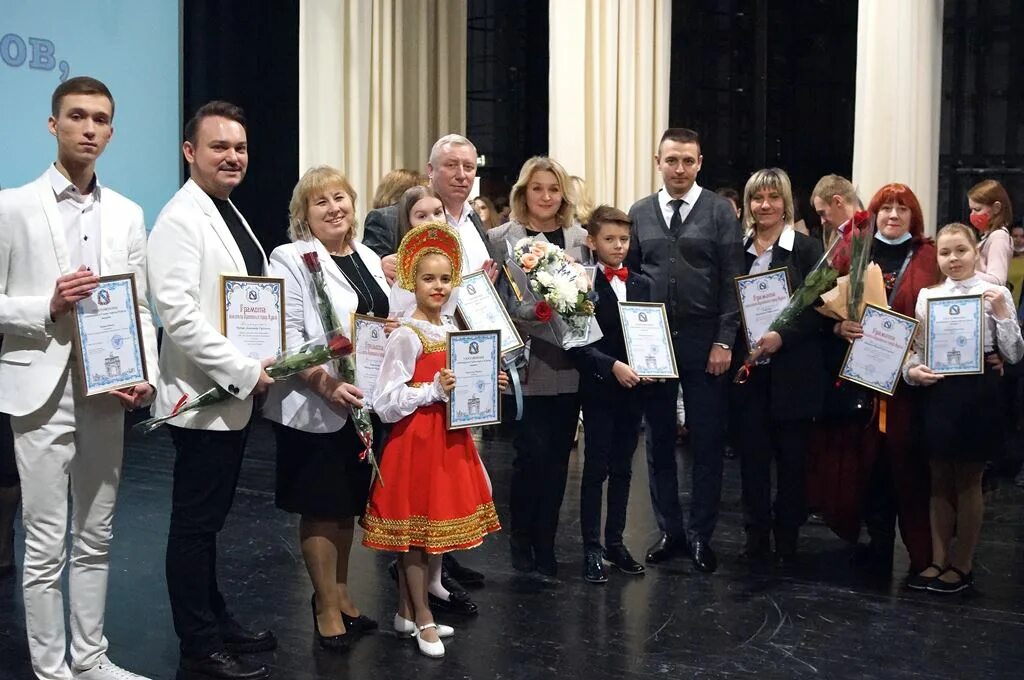 дворец пионеров и школьников курск конкурсы. дворец пионеров курск. театр моды курск. республиканский конкурс юный модельер кабардино-балкария. стипендии администрации города курск.