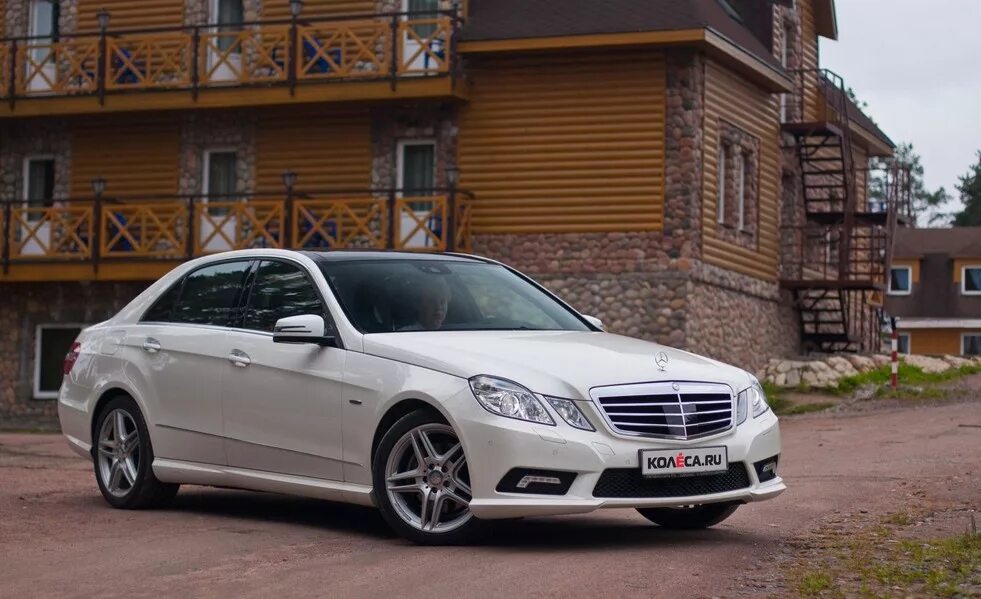 Куплю мерседес 2013. Мерседес Бенц е200. Мерседес-Бенц e 200. Mercedes Benz e200 2013. 200 Мерседес е200.