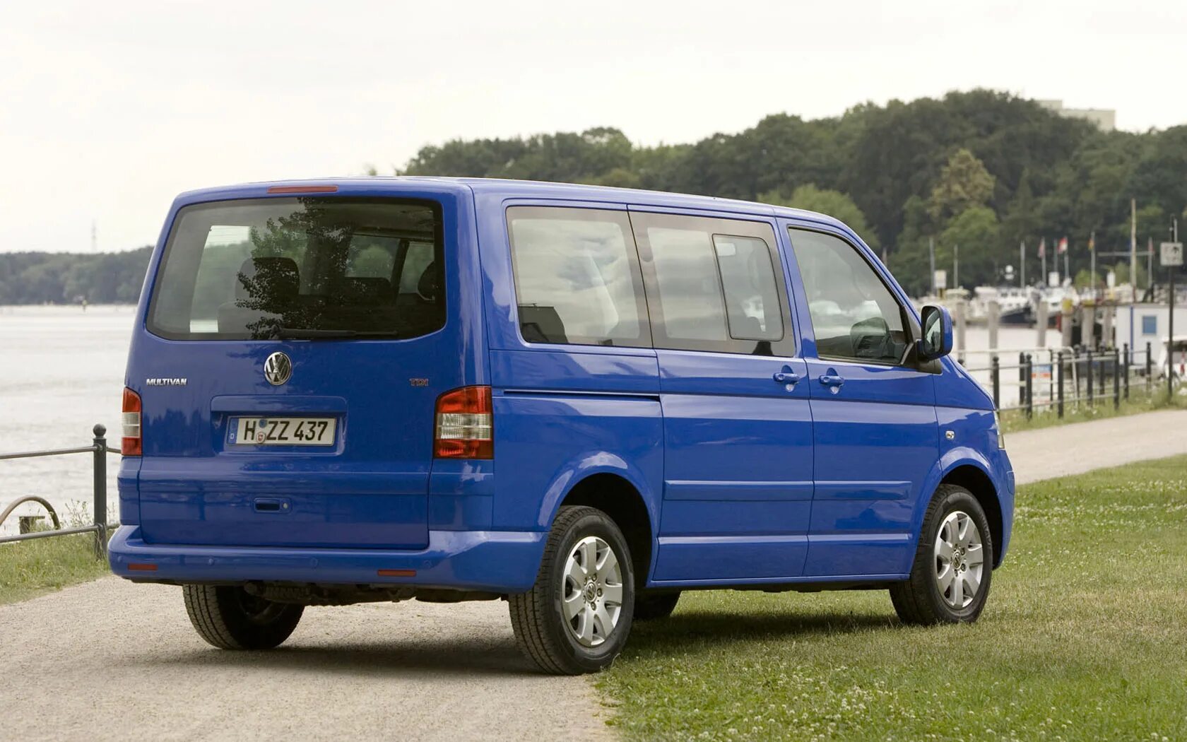 Multivan t5 2003. VW Multivan t5. Volkswagen Мультивен t5. VW Multivan 2003. Фольксваген 2003 т5