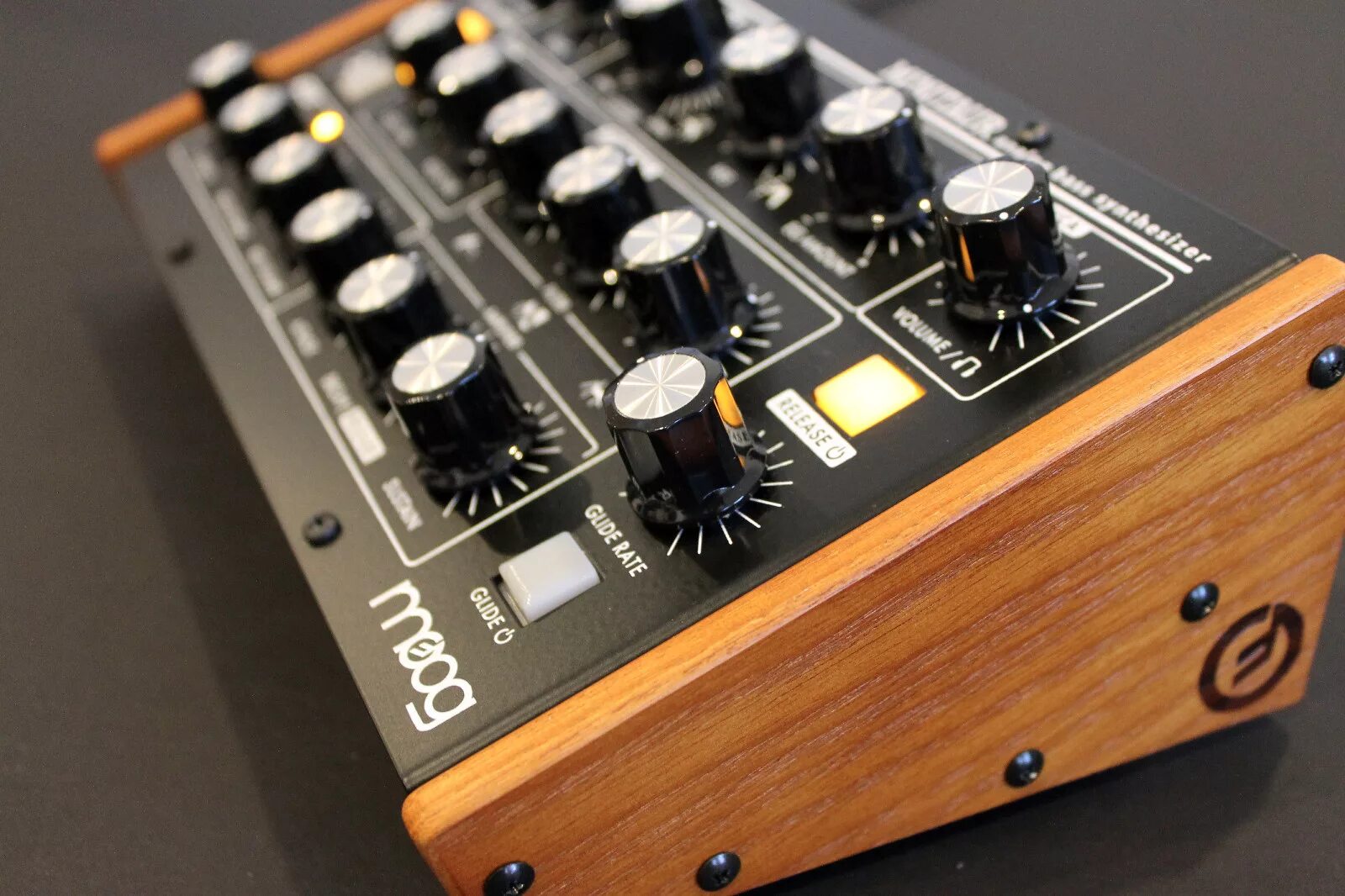 Bass synth. MOOG Minitaur Wood Kit. MOOG Reverb. Ultra MOOG Bass. MOOG bmax14892.