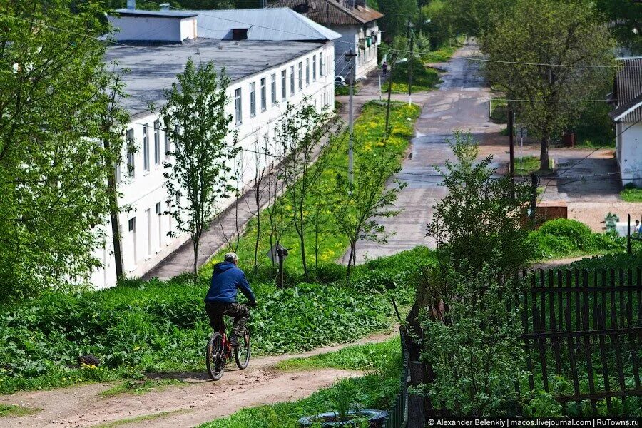 Погода старица тверская область на 14. Тверь городок Старица. Старица улица Володарского Тверская область. Сквер Старица Тверская. Деревня Старица Тверская область.