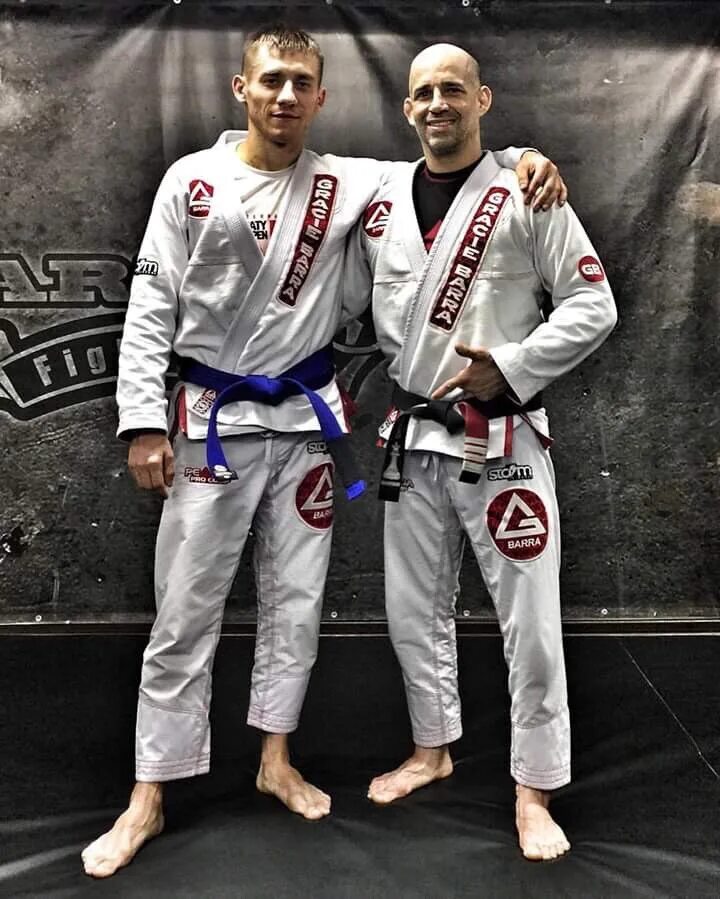 Грейси Барра джиу-джитсу. Грейс бара джиу-джитсу. Jiu Jitsu Gracie Barra. Бразильское джиу-джитсу Грейси Барра. Джиу джитсу космонавтов