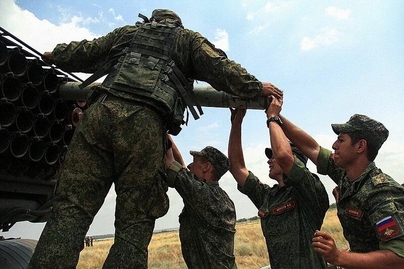 Вооруженные силы наносят. Военная кафедра волгау. вооруженные силы россии. боевая стрельба военная кафедра. российские военные украинцы.