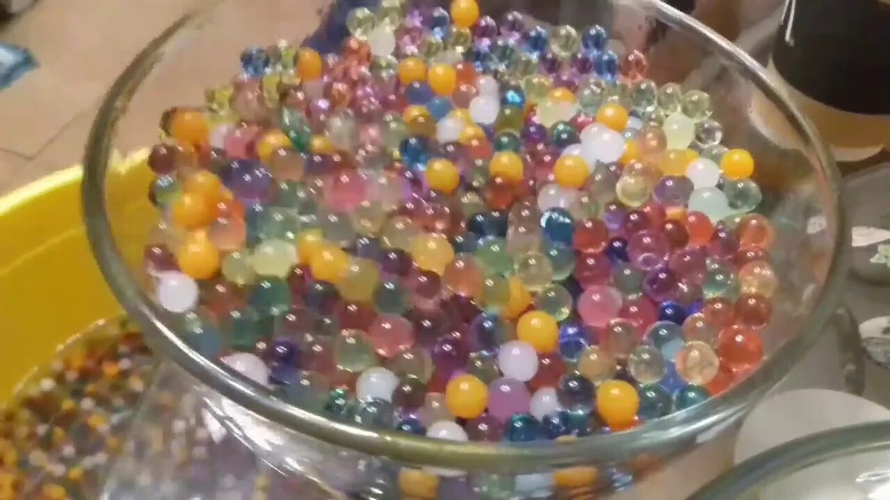 Шарики орбизы. Игрушка антистресс дельфин с шариками орбис. Что будет если съесть орбис. Бассейн с орбиз. Шарики орбис.