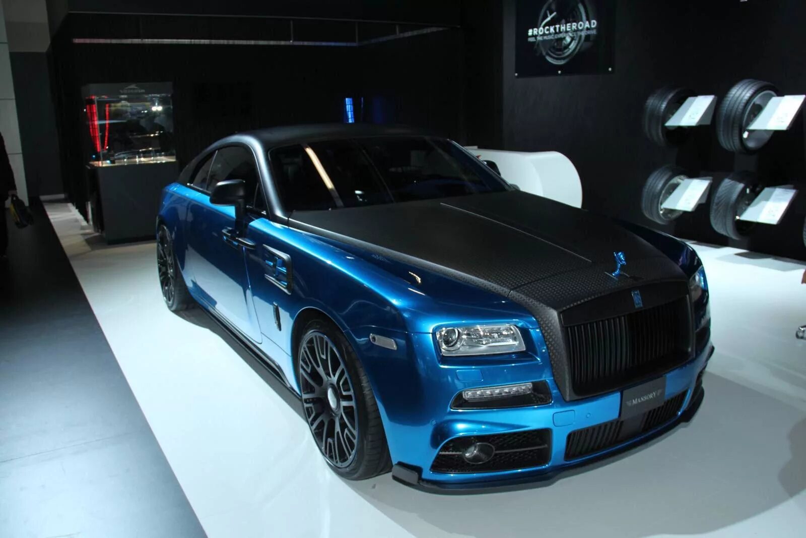 Роллс врайт. Роллс Ройс врайт мансори. Машина Mansory Rolls Royce Wraith. Rolls Royce Wraith Black Mansory. Rolls Royce Wraith 2020 Mansory.