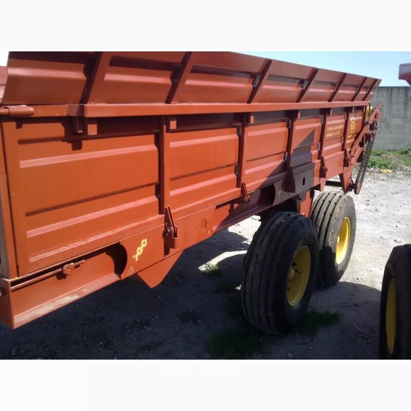 Разбрасыватель роу 6. Мтз 82 с роу 6. Мтз с разбрасывателем роу 6. Навозоразбрасыватель роу-6. Разбрасыватель удобрений роу 6 для мтз.