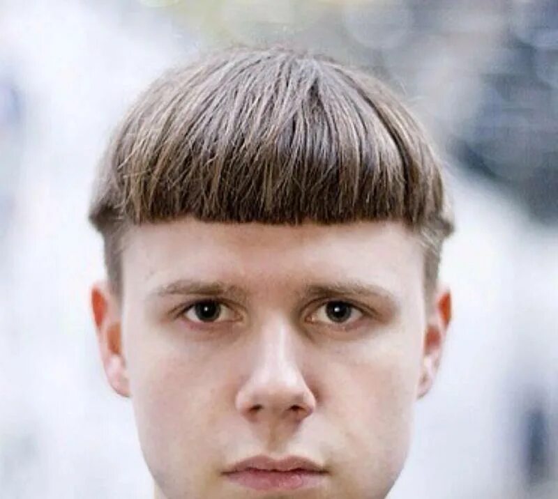 Bowl cut men стрижка. Bowl cut men стрижка. Под горшок модная прическа. Прическа горшок для мужчин. Стрижка под горшок женская.