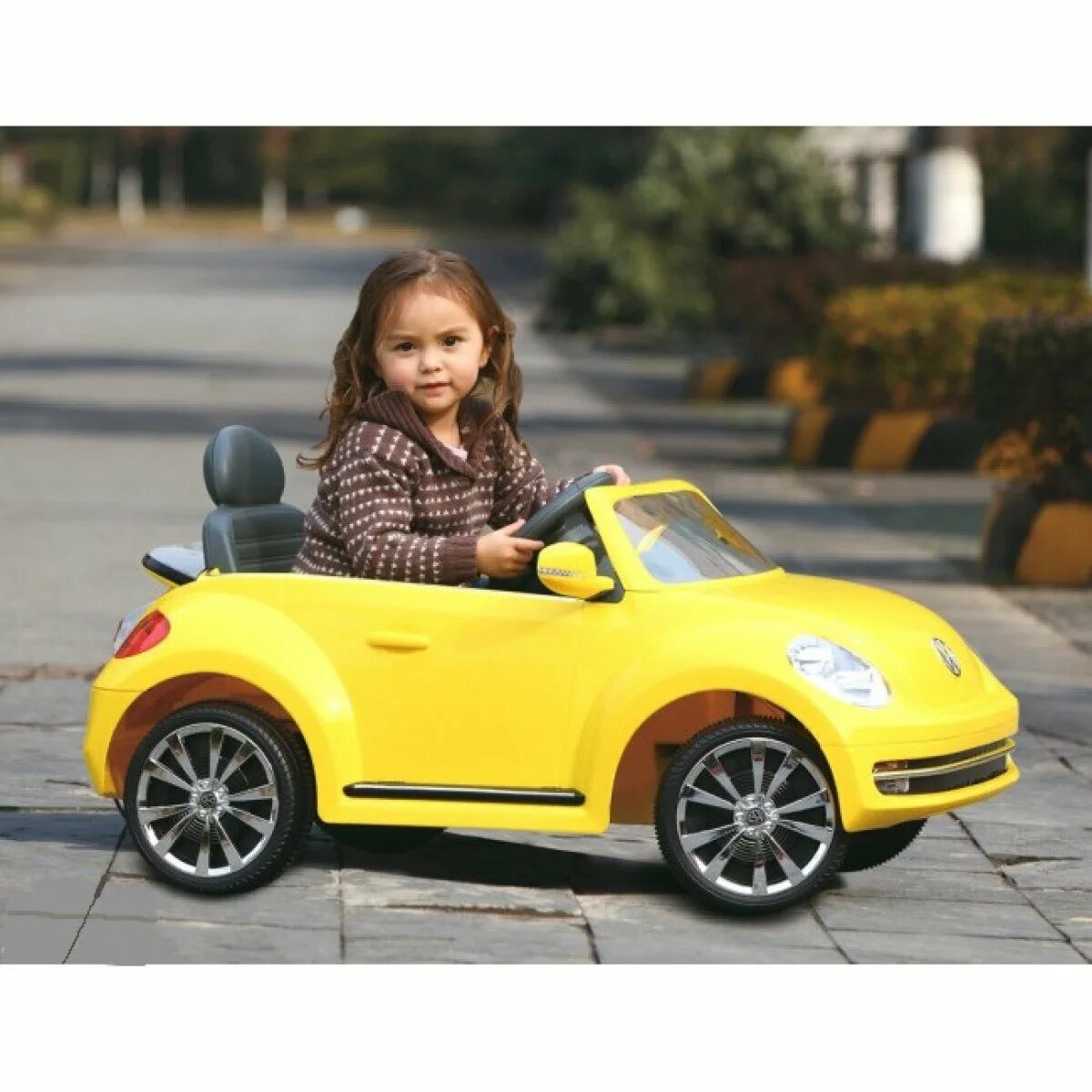 Baby and yellow. Электромобиль Geoby. Дебби Стабенау электромобиль. Детский автомобиль. Электроавтомобиль детский.