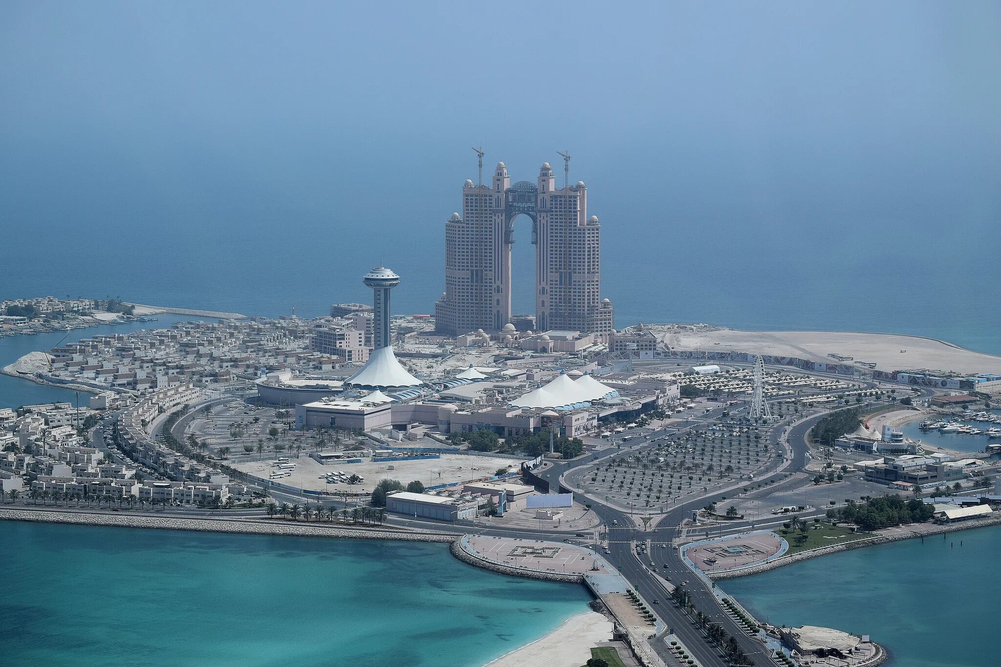 Столица ОАЭ Абу-Даби. Абу Даби Дубай. Столица ОАЭ Абу-Даби или Дубай. Абу Даби площадь.