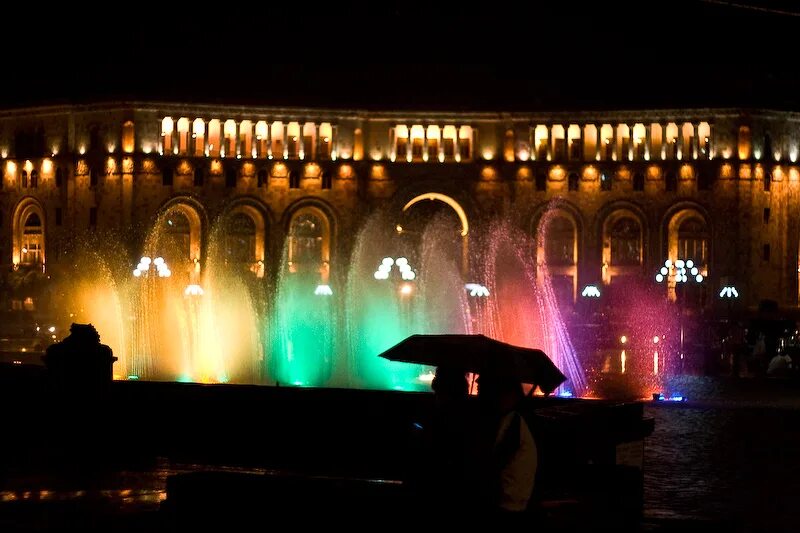 Иди ереван. Площадь Республики Ереван Каскад. Республиканская площадь Еревана. Ночной Ереван Hraparak. Ночной Ереван площадь.