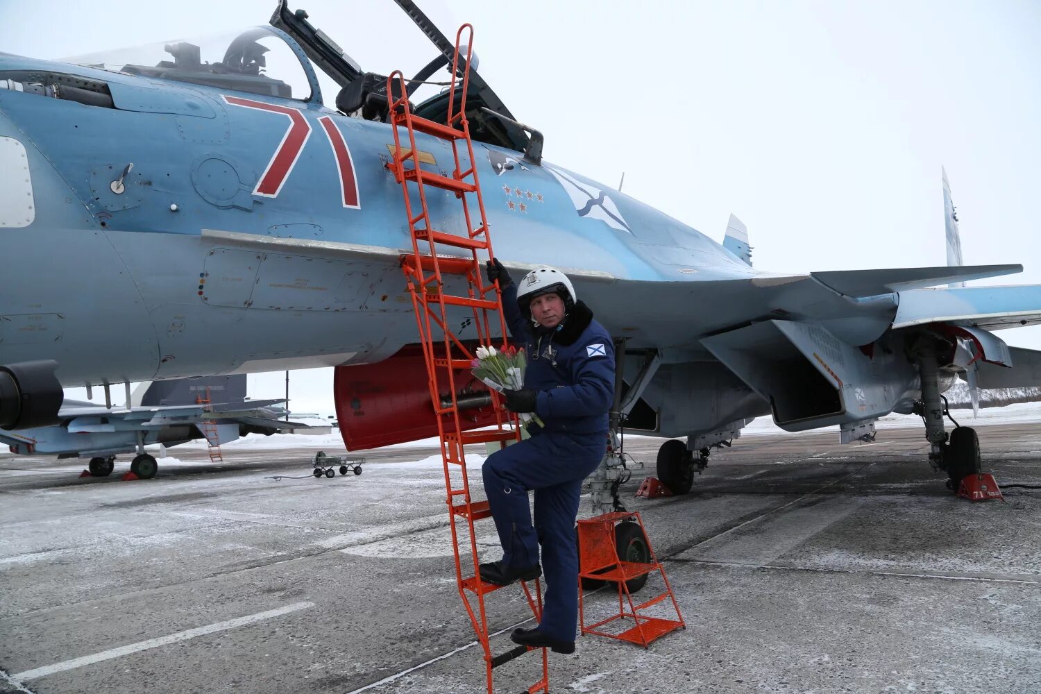 Пилот вкс рф, су-34. Пилот вкс рф униформа. Летчик су35 сергей ермалов. 960 шап ввс рф су25. Су-30см североморск.