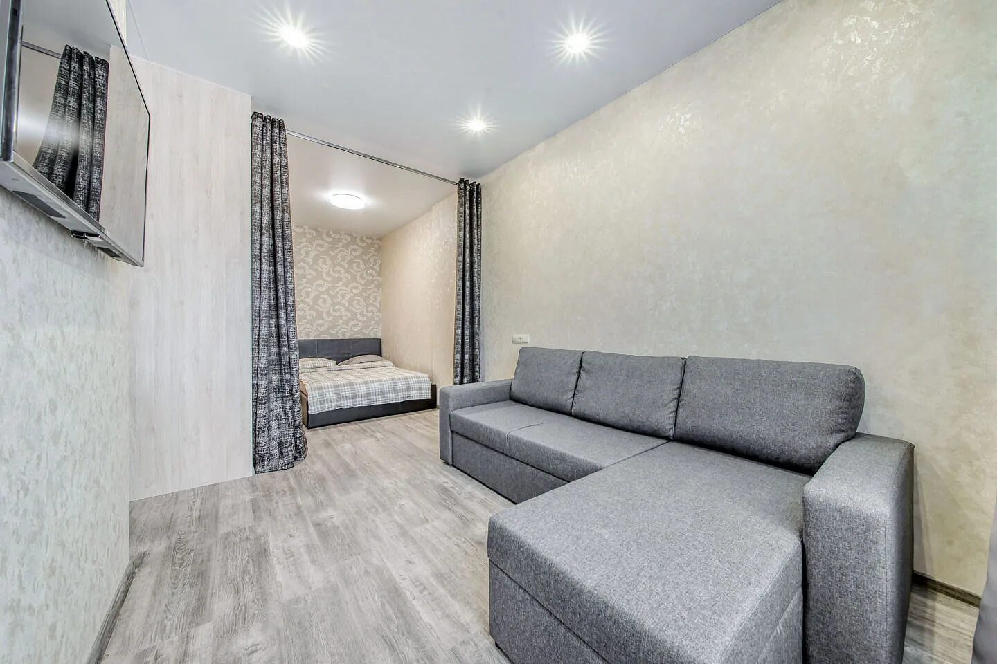 Посуточные квартиры в красноярске недорого возле автовокзала. Снять комнату посуточно новый уренгой возле жд вокзала. Квартира на сутки дзержинск. Снять однокомнатную квартиру в дзержинском. Квартиры на сутки на сормова.