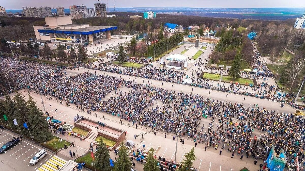 Погода в уфе сегодня сейчас по часам. Горсовет Уфа Ленин. Площадь им Ленина Уфа. Центральная площадь Уфы. Горсовет площадь.