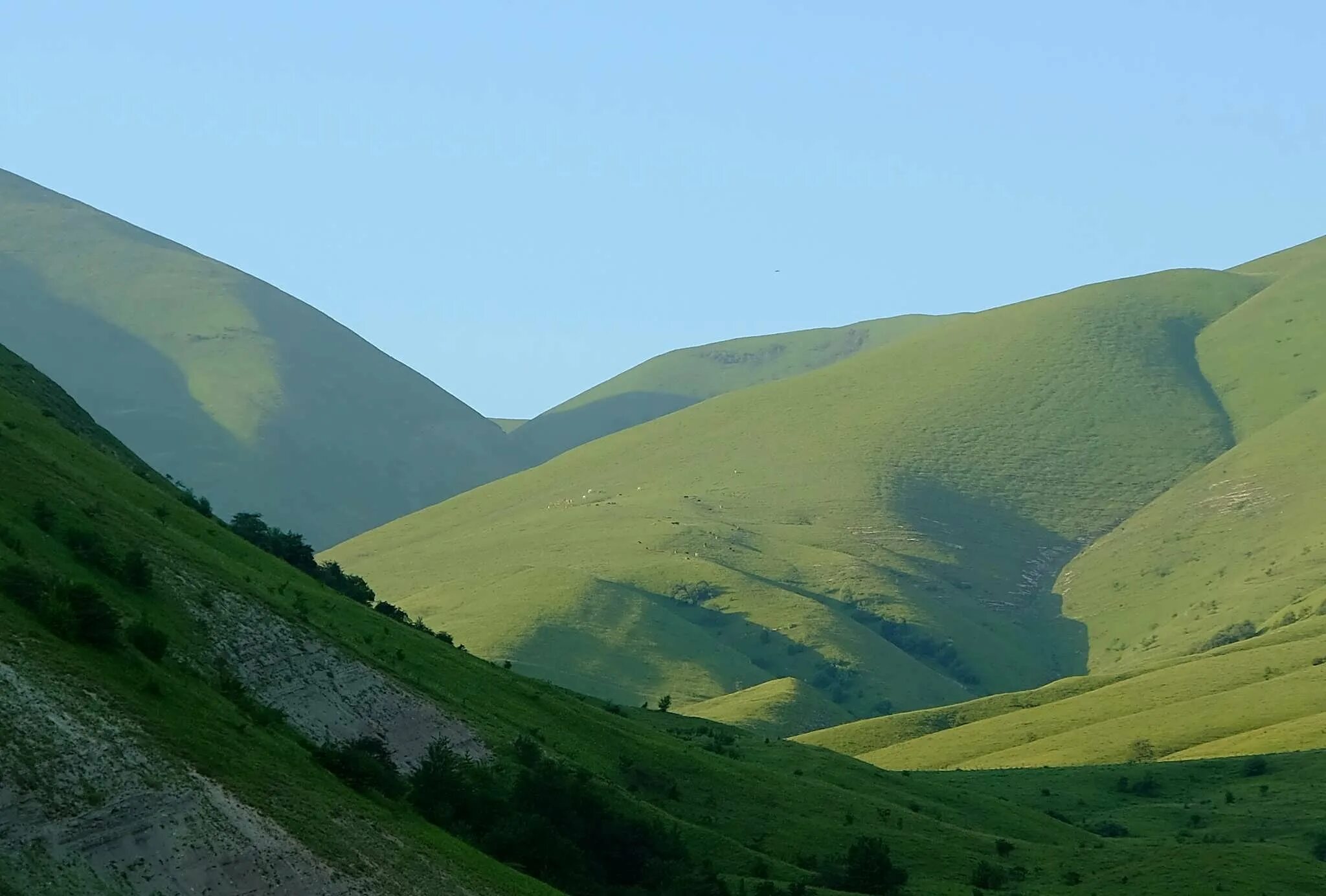 Ахатлы Буйнакский район. Буйнакск Дагестан горы. Село Буйнакск Дагестан. Буйнакский район горы.
