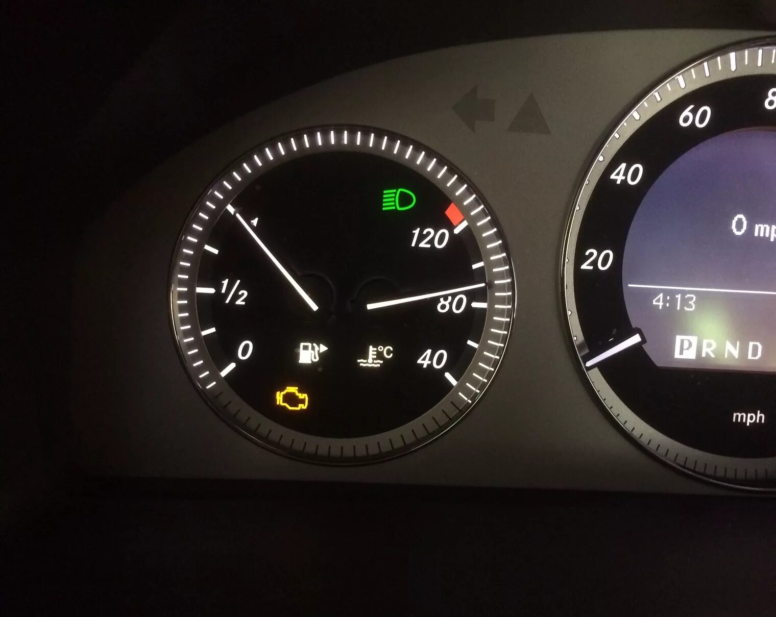 Check engine мерседес. Чек мерседес глк x204. w221 мерседес чек. check двигателя mercedes. check engine на панели приборов мерседес w204.