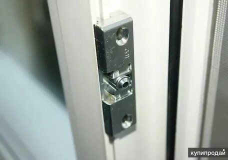 Установить защелку на балконную пластиковую дверь