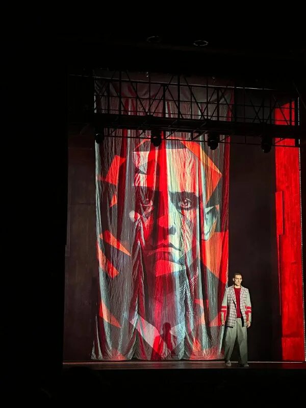 ленком маяковский билеты.