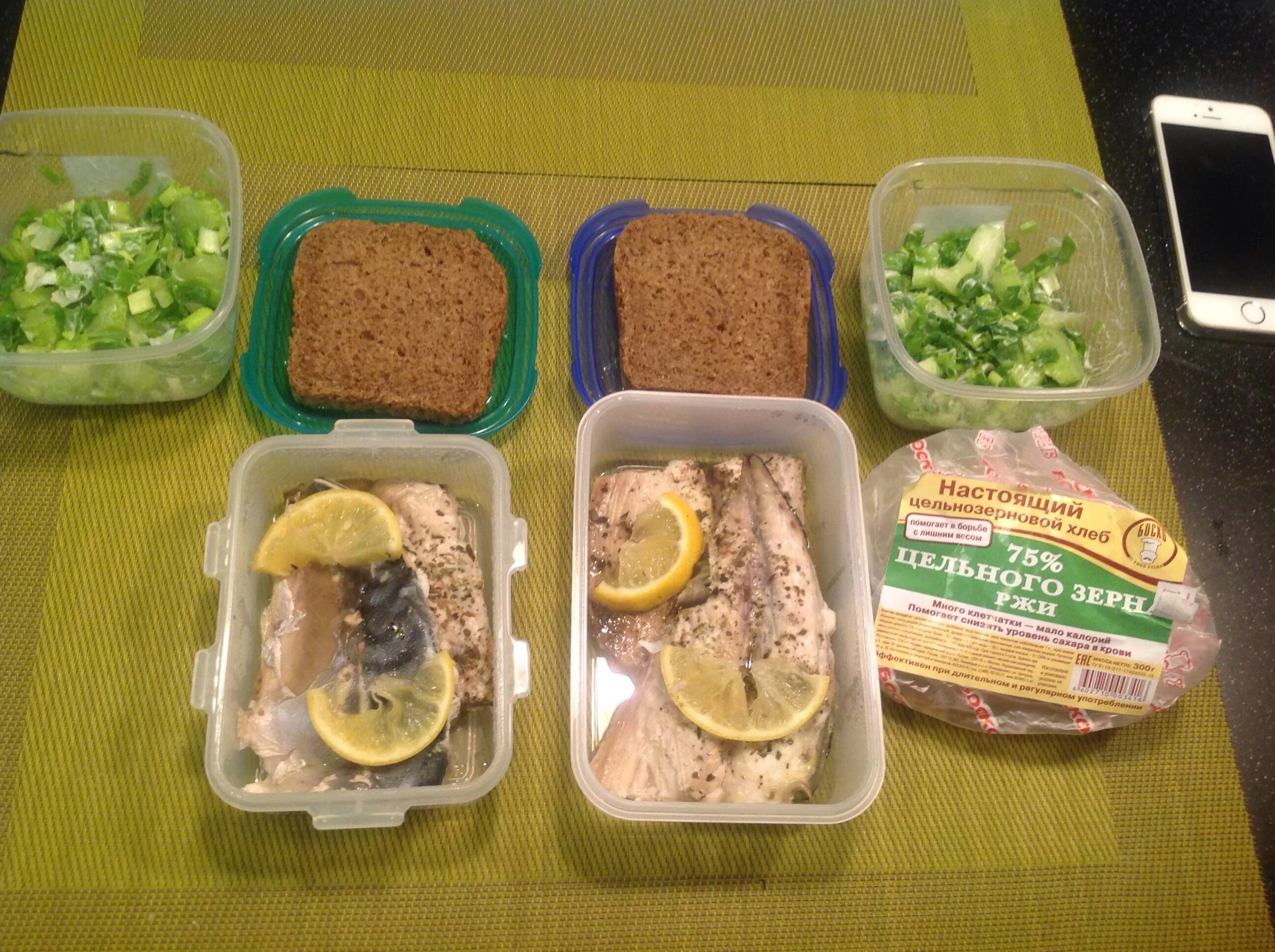 правильная еда в контейнерах. готовые обеды. питание левел китчен. контейнер для еды сверху. готовая еда в контейне.