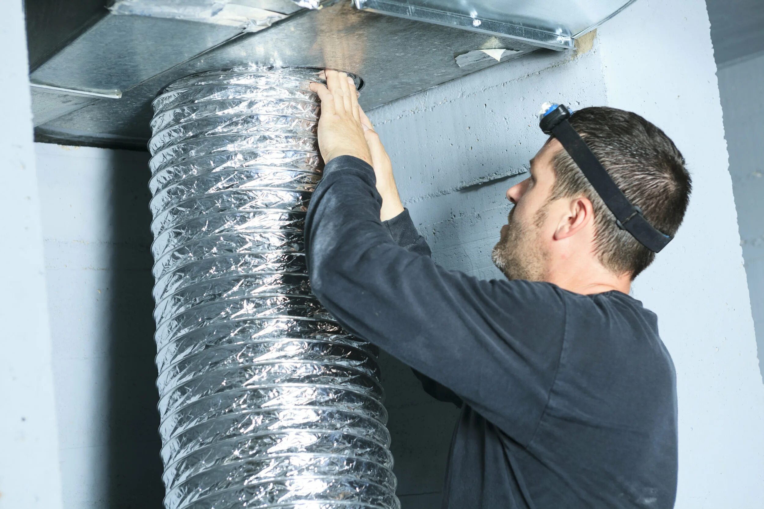 Холодный чердак rockwool. Изоляция пенофол для воздуховодов. Утепленная вентиляционная труба. Утеплитель для труб вентиляции на чердаке 110мм. Теплоизолированный воздуховод pirallu.