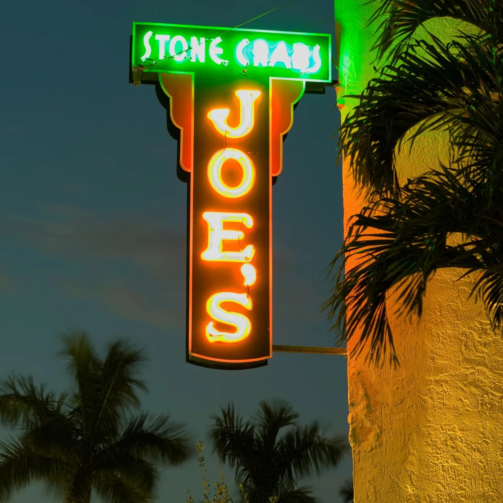 Joes stone. Joe's Майами. Joes Crab Miami. Ресторан в Маями Бич Joe's Stone Crab. Майами Бич надпись.