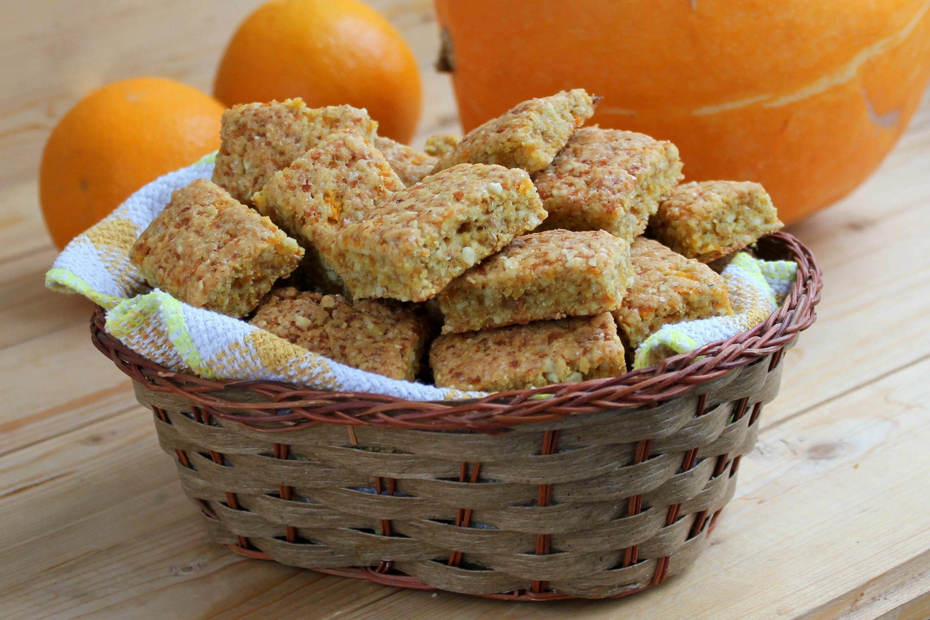 Рецепт печенья постного в духовке вкусного. Печенье с орехами. Тыквенное печенье. Печенье из тыквы постное. Печенье с тыквой и творогом.