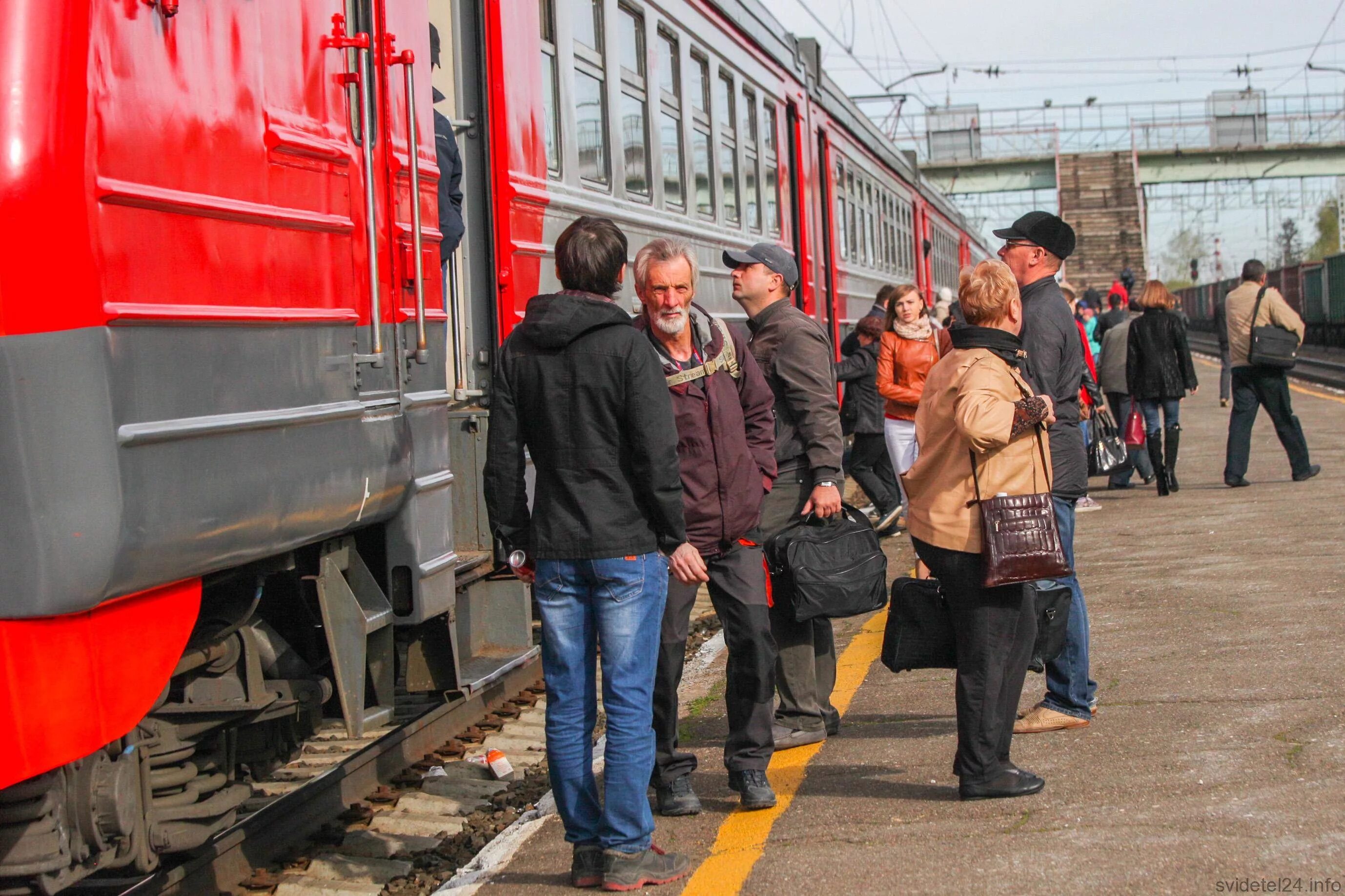 Бердск вокзал электричек. Электричка Бердск. Поезда в Бердске. Электричка Бердск Искитим. Электропоезда искитим