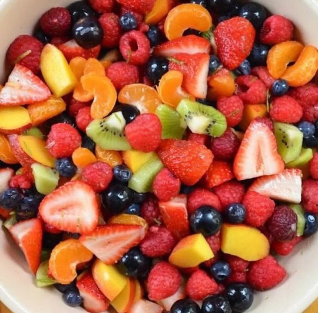 Сладкий фруктовый. Сладости. Сладкие фрукты. Красивые десерты. Фрукты и ягоды сладкие блюда.