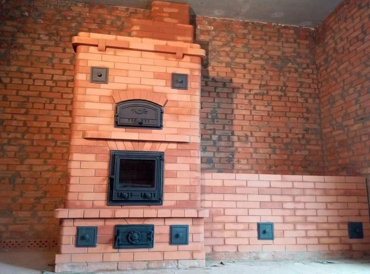 Фальш камин из кирпича своими руками. Печь могилев. Печь из кирпича 885-760. Каминопечь кирпичная. Печь могилев.