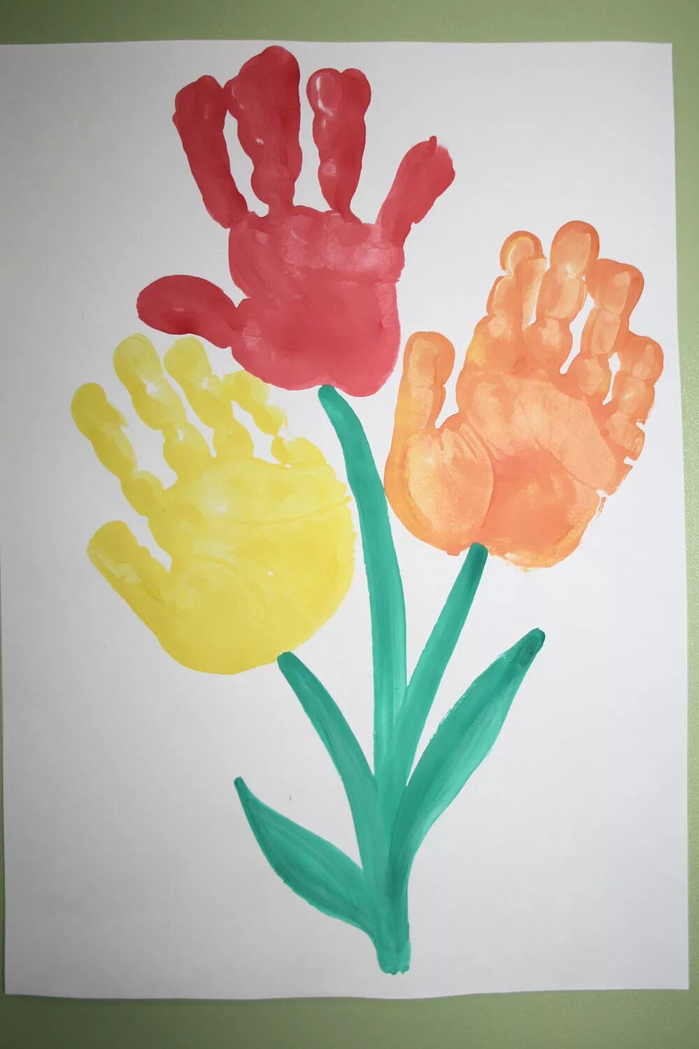 Рисование ладошками цветы. Рисование ладошками. Рисование ладошками для детей. Рисование ладошками с малышами. Цветы ладошками для малышей.