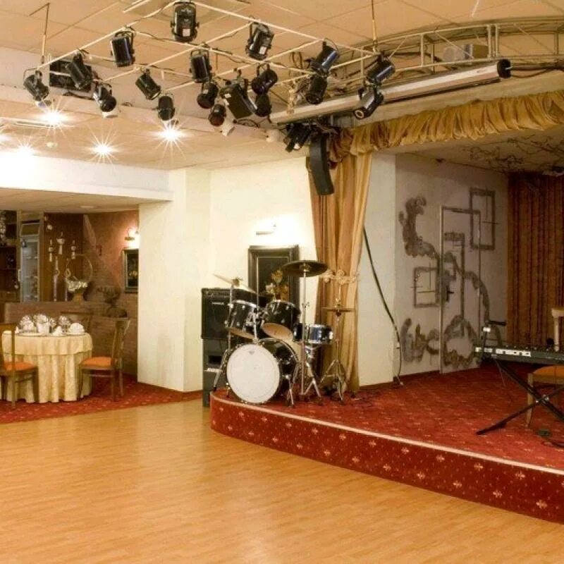 Отель кронвел ханты-мансийск. 1619 ресторан ханты-мансийск. Гостиница единственная усогорск. Кафе югра в усогорске. Кафе югра.