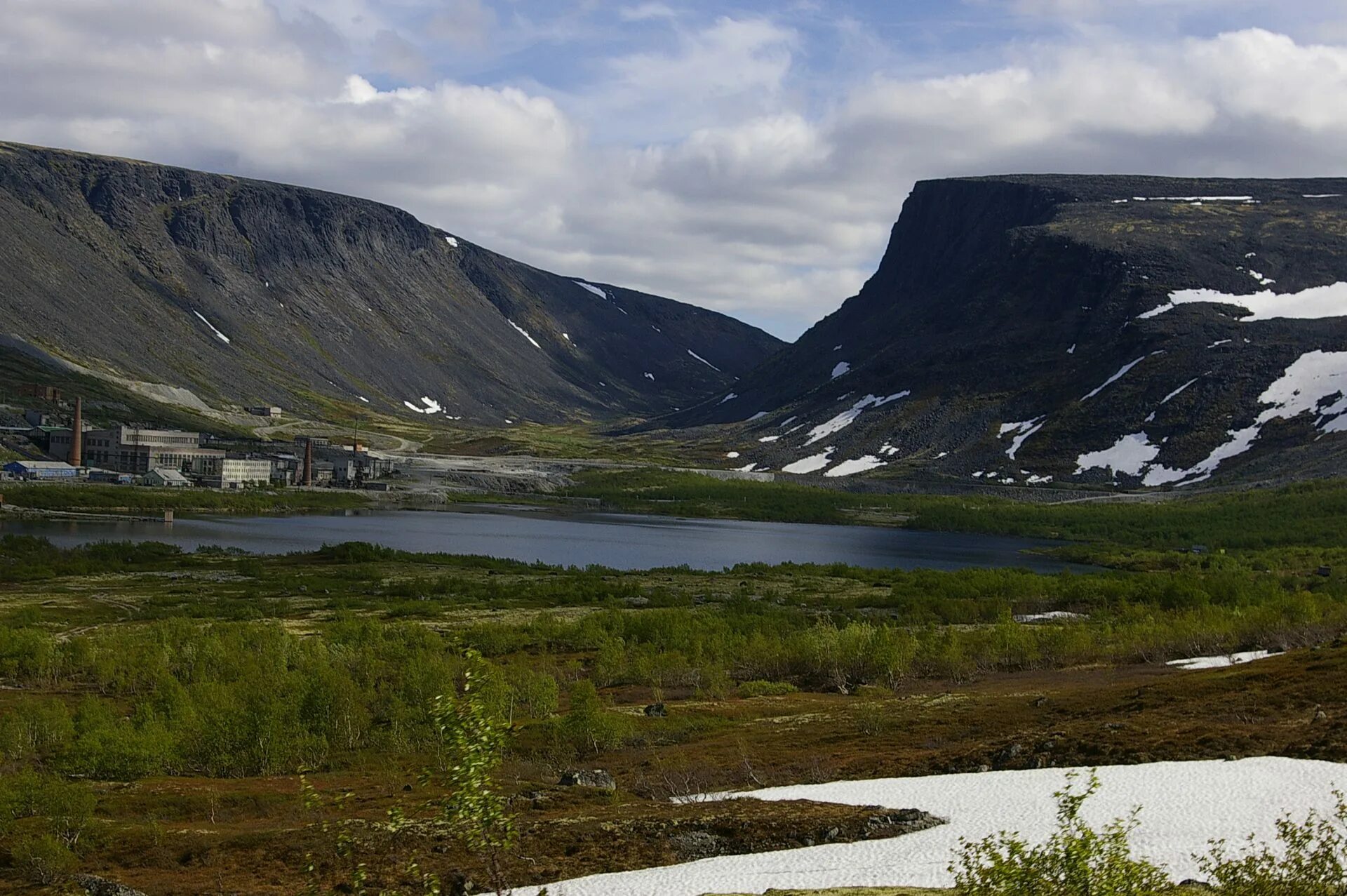 кировск мурманская область апартаменты. кировск апатиты хибины. хибины кировск лето. кировск мурманская область с высоты птичьего полета. гостевой дом куэльпорр.