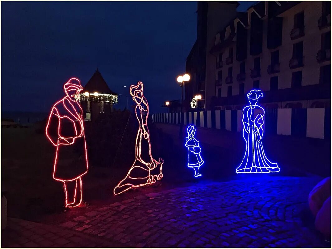 Новогодняя программа в зеленоградске. Елка в зеленоградске 2022. Зеленоградск новый год 2022. Зеленоградск калининград новогодний 2022. Зеленоградск зимой 2021.