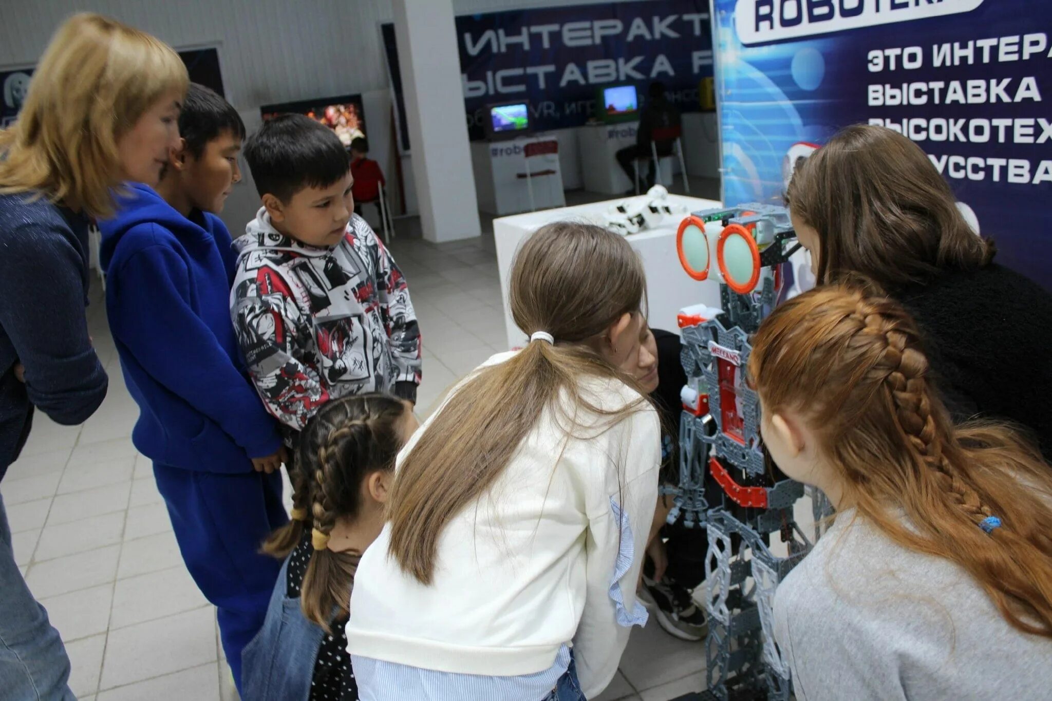 Выставка роботов ульяновск 2025. Выставка роботов. выставка робототехники. выставка роботов ульяновск 2025. выставка роботов абакан 2025.